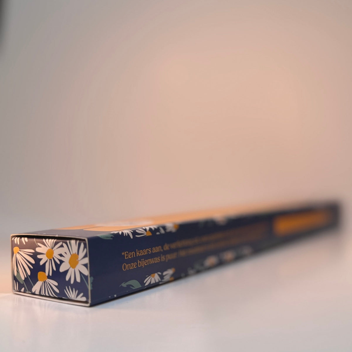 Handgedompelde dinerkaars in cadeauverpakking